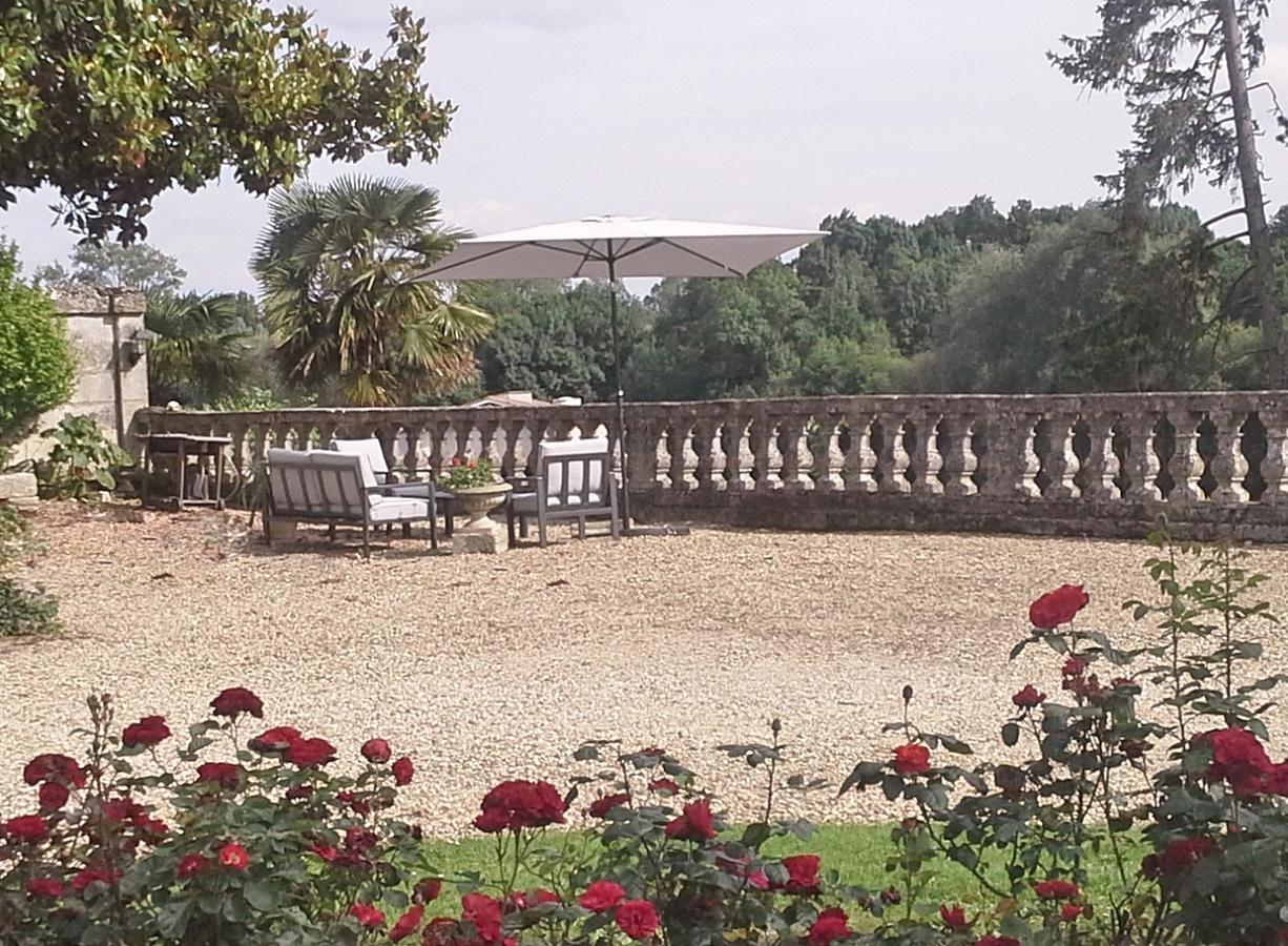 Bed and Breakfast Le Logis De Ruelle Exterior foto